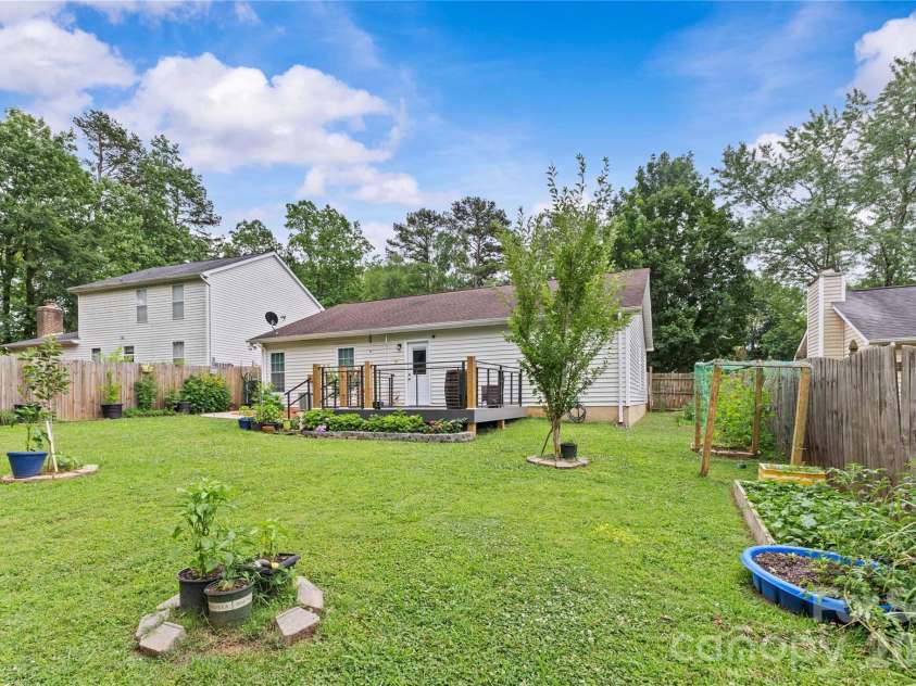 7130 Bluff Wood Cove, Charlotte, NC 28212.  MLS# CAR4396843, YatesRealty ID 32806. 