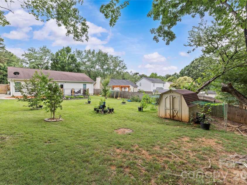 7130 Bluff Wood Cove, Charlotte, NC 28212.  MLS# CAR4396843, YatesRealty ID 32806. 