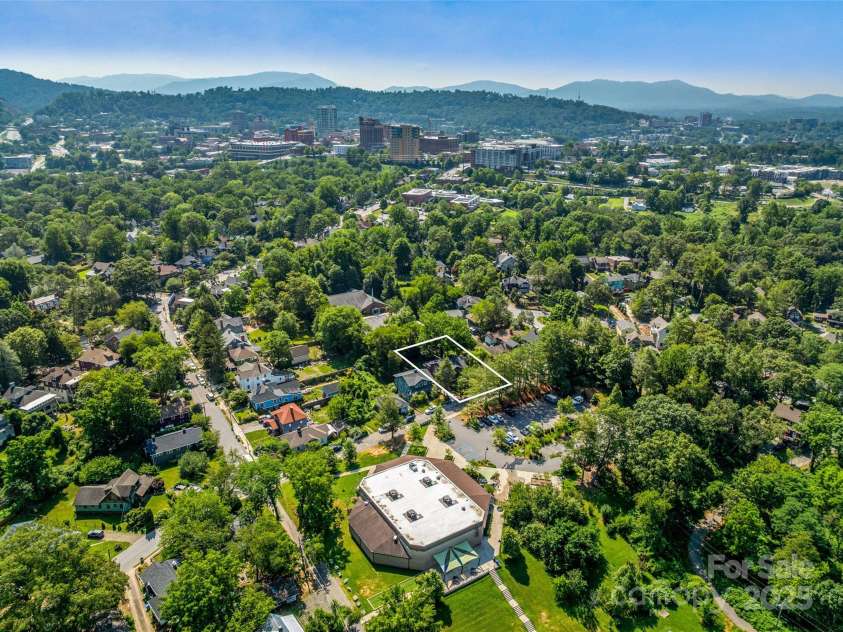 15 Pearson Drive, Asheville, NC 28801.  MLS# CAR4280031, YatesRealty ID 32807. 