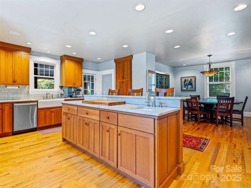 15 Pearson Drive, Asheville, NC 28801.  MLS# CAR4280031, YatesRealty ID 32807. Breakfast Bar with 2nd Sink