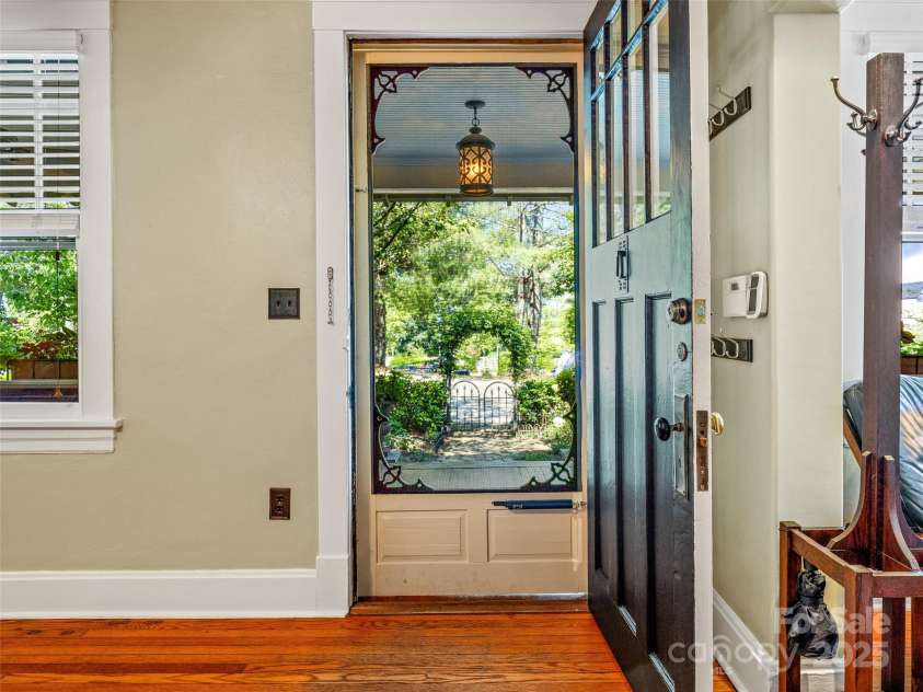 15 Pearson Drive, Asheville, NC 28801.  MLS# CAR4280031, YatesRealty ID 32807. Come on In!