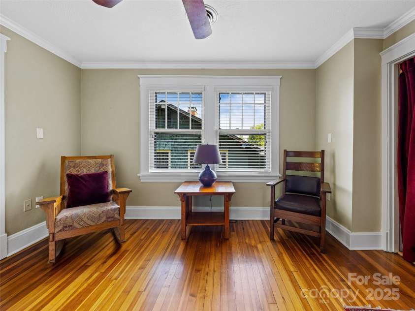 15 Pearson Drive, Asheville, NC 28801.  MLS# CAR4280031, YatesRealty ID 32807. En Suite Primary Sitting Rm