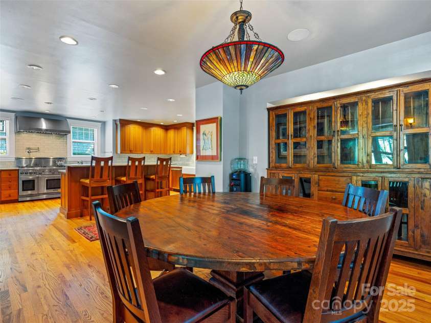 15 Pearson Drive, Asheville, NC 28801.  MLS# CAR4280031, YatesRealty ID 32807. So Roomy!