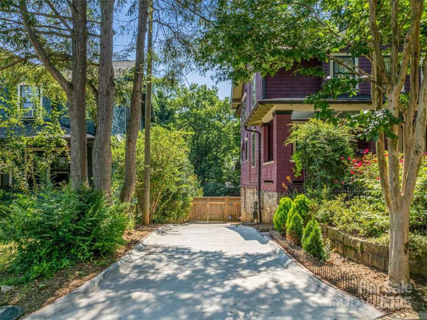 15 Pearson Drive, Asheville, NC 28801.  MLS# CAR4280031, YatesRealty ID 32807. Spacious Off Street Parking