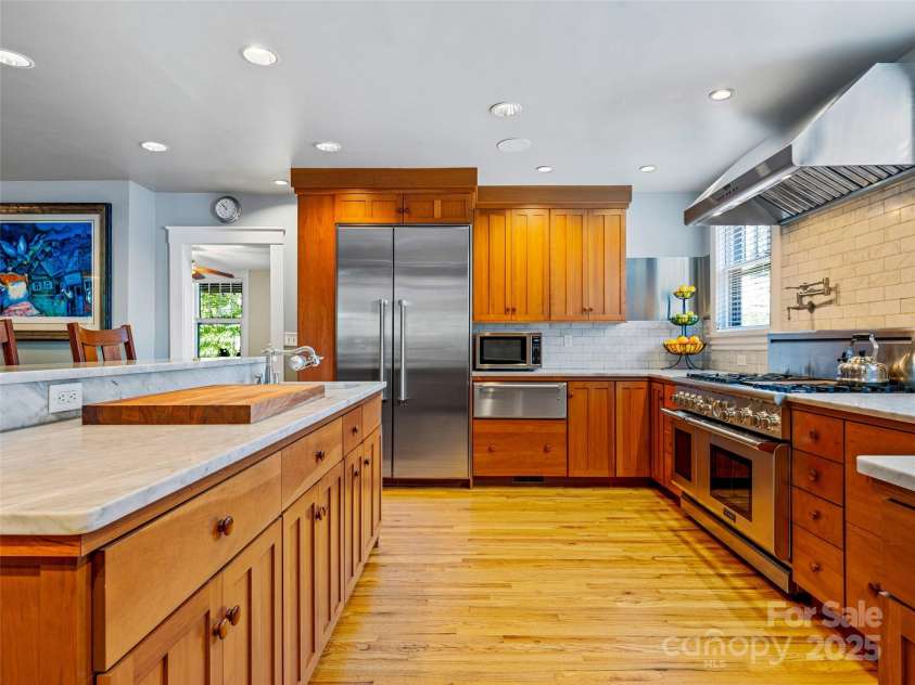 15 Pearson Drive, Asheville, NC 28801.  MLS# CAR4280031, YatesRealty ID 32807. Top Shelf Appliances  Cooks will love it