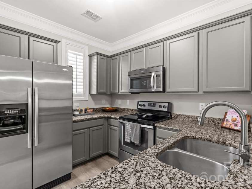 8935 Socata Way, Charlotte, NC 28269.  MLS# CAR4396819, YatesRealty ID 32807. 
