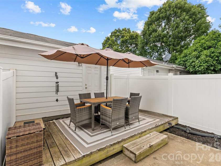 8935 Socata Way, Charlotte, NC 28269.  MLS# CAR4396819, YatesRealty ID 32807. 