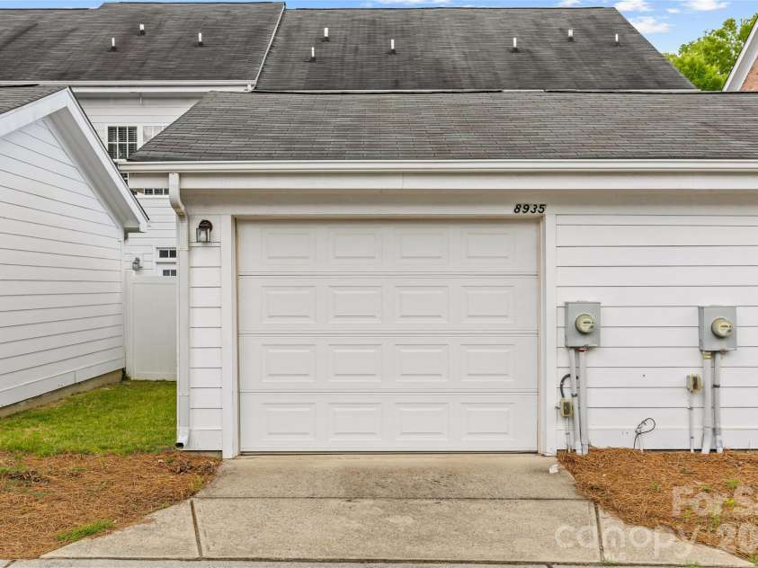8935 Socata Way, Charlotte, NC 28269.  MLS# CAR4396819, YatesRealty ID 32807. 