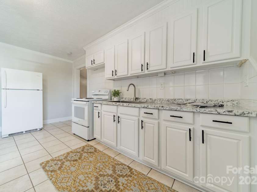 1002 2nd Avenue, Gastonia, NC 28052.  MLS# CAR4283722, YatesRealty ID 32809. 