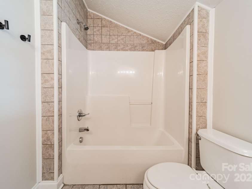 1002 2nd Avenue, Gastonia, NC 28052.  MLS# CAR4283722, YatesRealty ID 32809. 