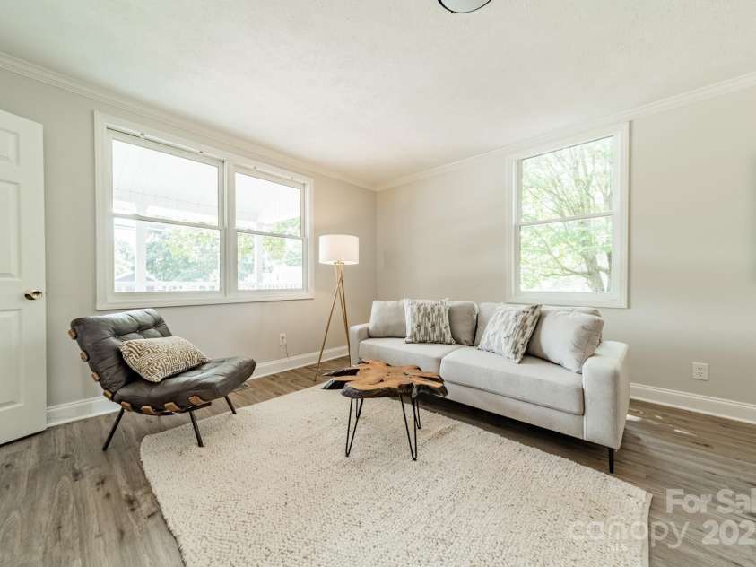 1002 2nd Avenue, Gastonia, NC 28052.  MLS# CAR4283722, YatesRealty ID 32809. 