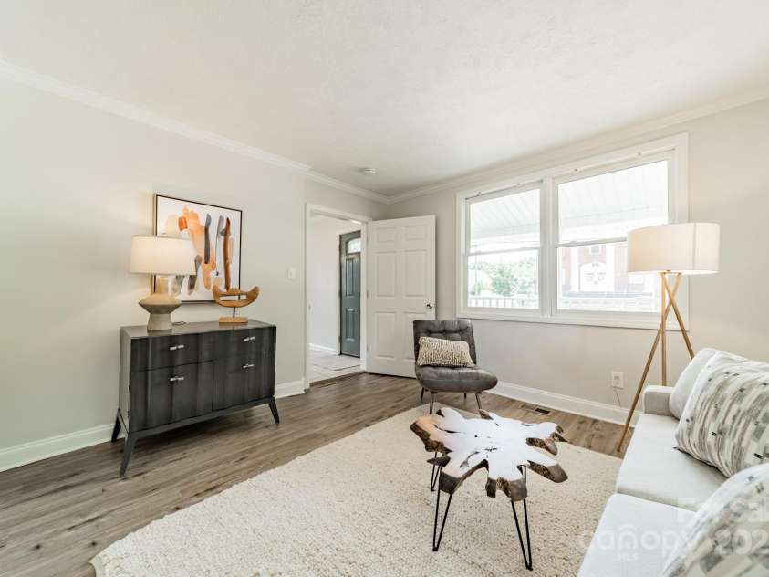 1002 2nd Avenue, Gastonia, NC 28052.  MLS# CAR4283722, YatesRealty ID 32809. 