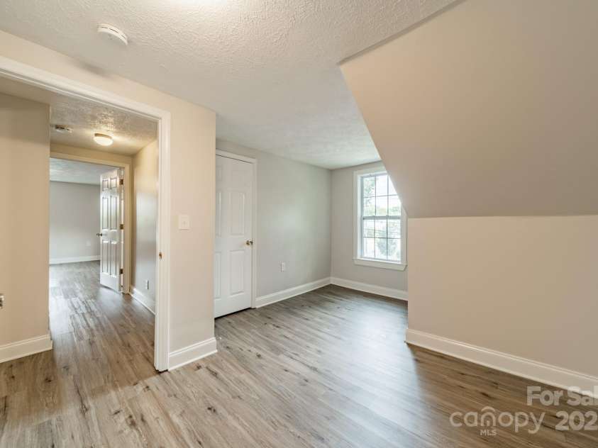 1002 2nd Avenue, Gastonia, NC 28052.  MLS# CAR4283722, YatesRealty ID 32809. 