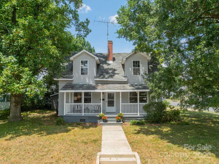 1002 2nd Avenue, Gastonia, NC 28052.  MLS# CAR4283722, YatesRealty ID 32809. 