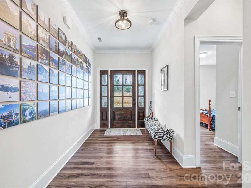 7004 Kingfisher Way, Belmont, NC 28012.  MLS# CAR4353741, YatesRealty ID 3281. Bright entry foyer