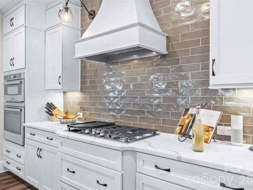 7004 Kingfisher Way, Belmont, NC 28012.  MLS# CAR4353741, YatesRealty ID 3281. Gourmet style cooking