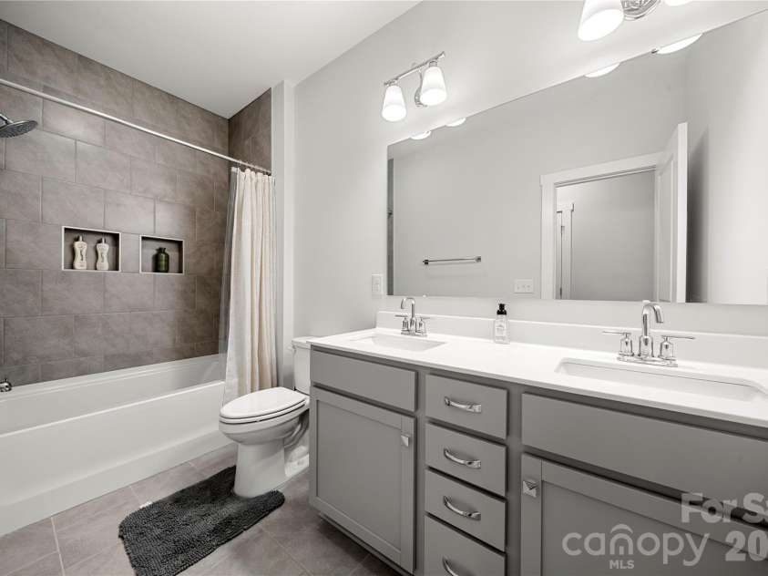 19755 Feriba Place, Cornelius, NC 28031.  MLS# CAR4395249, YatesRealty ID 32810. Full guest bath on upper level