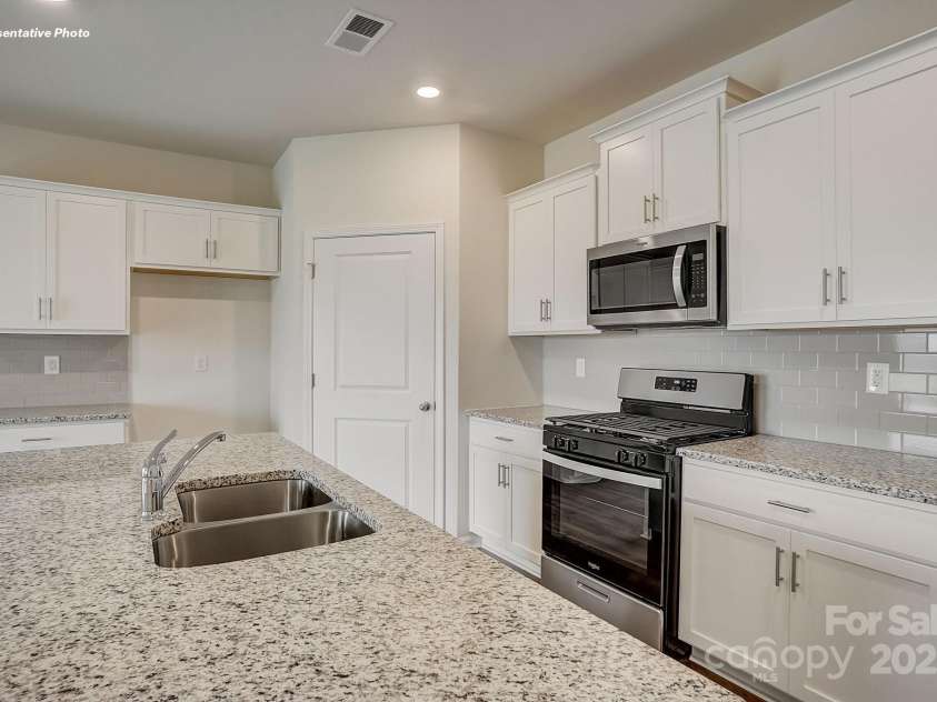 568 Sparkleberry Street, Chester, SC 29706.  MLS# CAR4285305, YatesRealty ID 32811. 