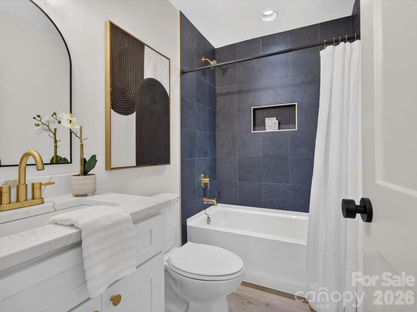 2719 Watson Drive, Charlotte, NC 28208.  MLS# CAR4398595, YatesRealty ID 32812. Modern secondary bath