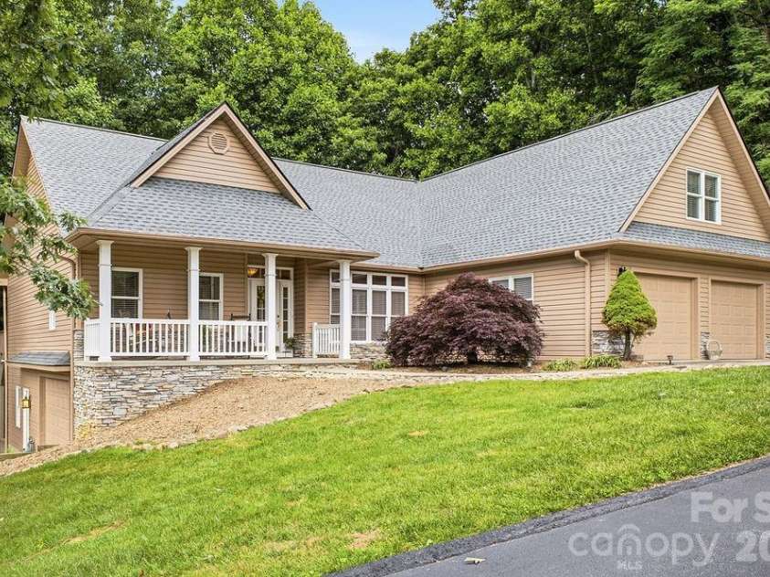 3121 Cove Loop Road, Hendersonville, NC 28739.  MLS# CAR4390382, YatesRealty ID 32813. 