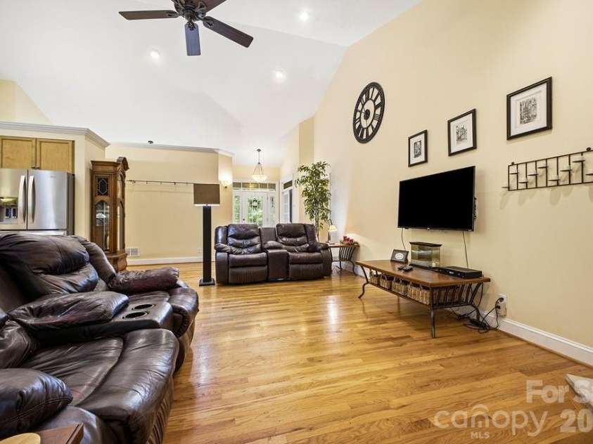 3121 Cove Loop Road, Hendersonville, NC 28739.  MLS# CAR4390382, YatesRealty ID 32813. 