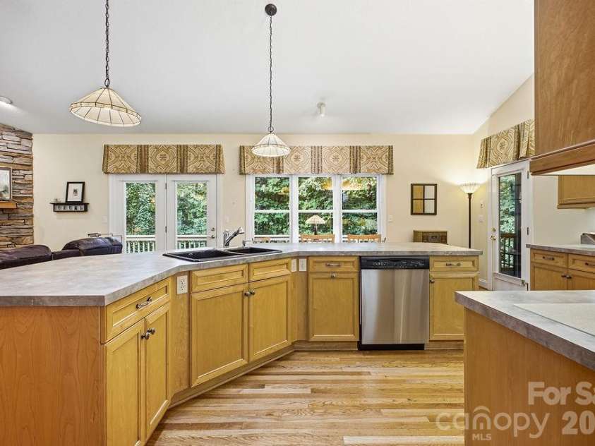 3121 Cove Loop Road, Hendersonville, NC 28739.  MLS# CAR4390382, YatesRealty ID 32813. 