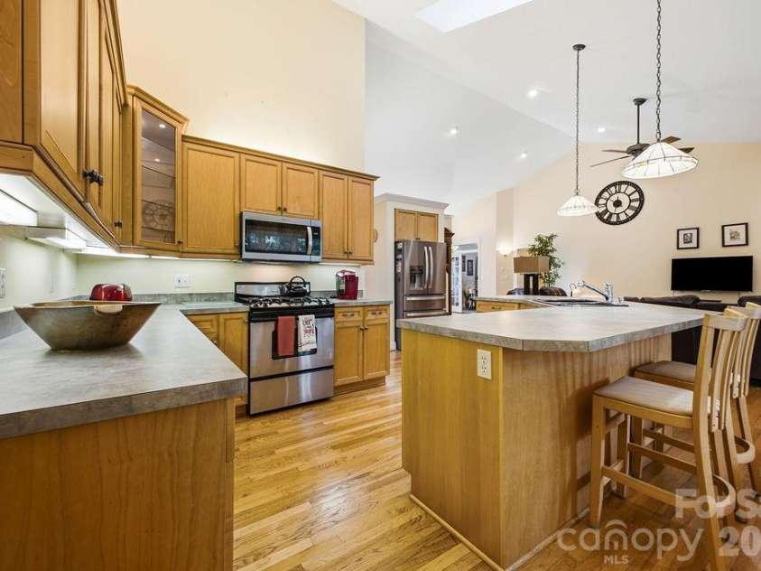3121 Cove Loop Road, Hendersonville, NC 28739.  MLS# CAR4390382, YatesRealty ID 32813. 