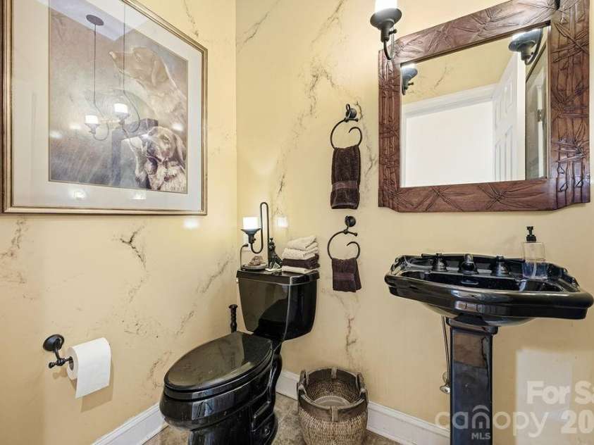 3121 Cove Loop Road, Hendersonville, NC 28739.  MLS# CAR4390382, YatesRealty ID 32813. 