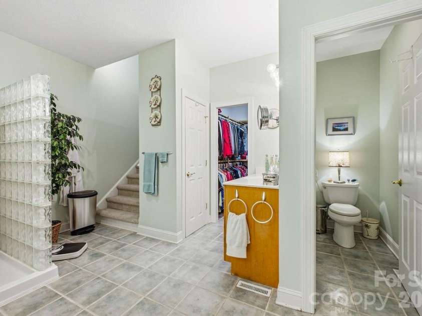 3121 Cove Loop Road, Hendersonville, NC 28739.  MLS# CAR4390382, YatesRealty ID 32813. 