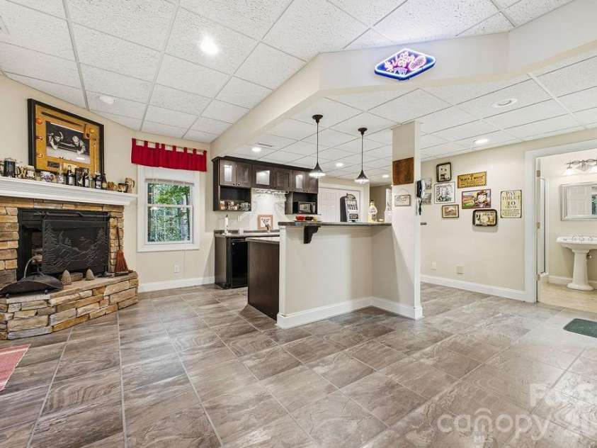 3121 Cove Loop Road, Hendersonville, NC 28739.  MLS# CAR4390382, YatesRealty ID 32813. 