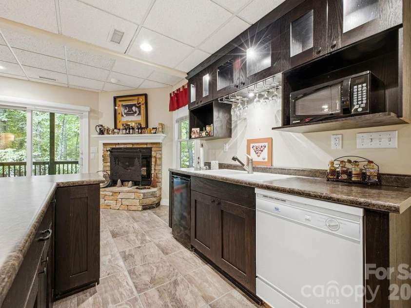 3121 Cove Loop Road, Hendersonville, NC 28739.  MLS# CAR4390382, YatesRealty ID 32813. 