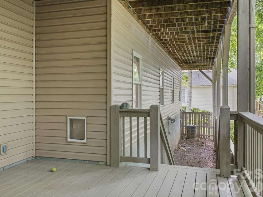 3121 Cove Loop Road, Hendersonville, NC 28739.  MLS# CAR4390382, YatesRealty ID 32813. 