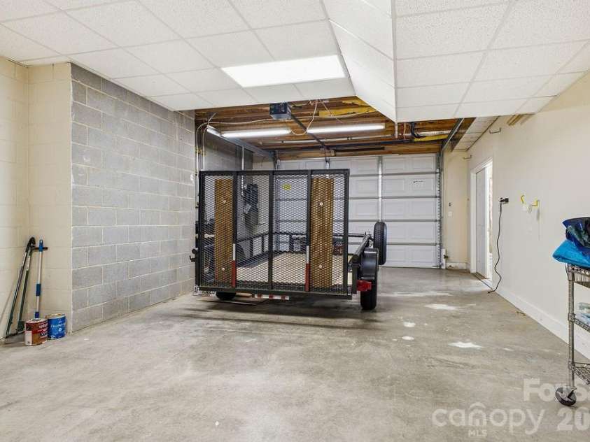 3121 Cove Loop Road, Hendersonville, NC 28739.  MLS# CAR4390382, YatesRealty ID 32813. 