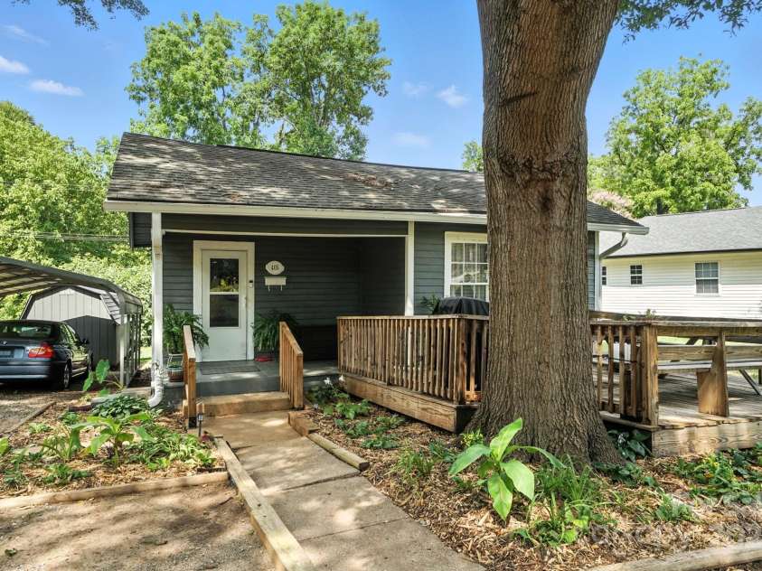 405 Linestowe Drive, Belmont, NC 28012.  MLS# CAR4285875, YatesRealty ID 32814. 