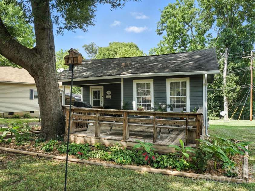 405 Linestowe Drive, Belmont, NC 28012.  MLS# CAR4285875, YatesRealty ID 32814. Front View of Subject