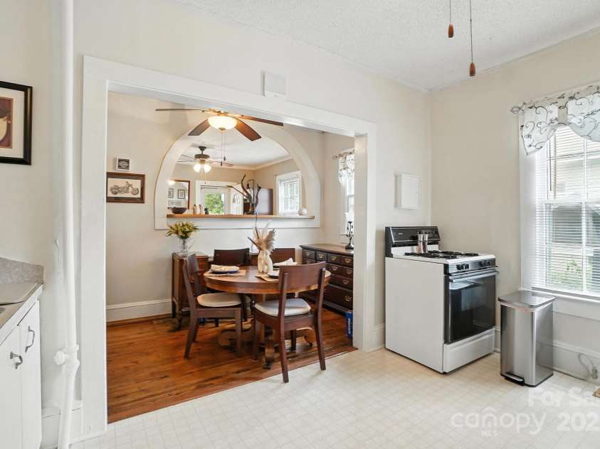 405 Linestowe Drive, Belmont, NC 28012.  MLS# CAR4285875, YatesRealty ID 32814. Kitchen/Dining Area