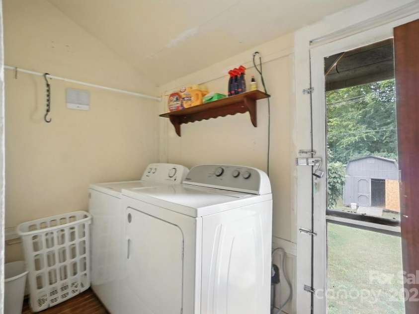 405 Linestowe Drive, Belmont, NC 28012.  MLS# CAR4285875, YatesRealty ID 32814. Laundry area not officially under the heated GLA