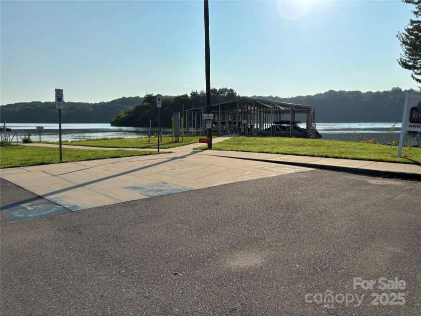 405 Linestowe Drive, Belmont, NC 28012.  MLS# CAR4285875, YatesRealty ID 32814. Riverside Marina Boat Rentals