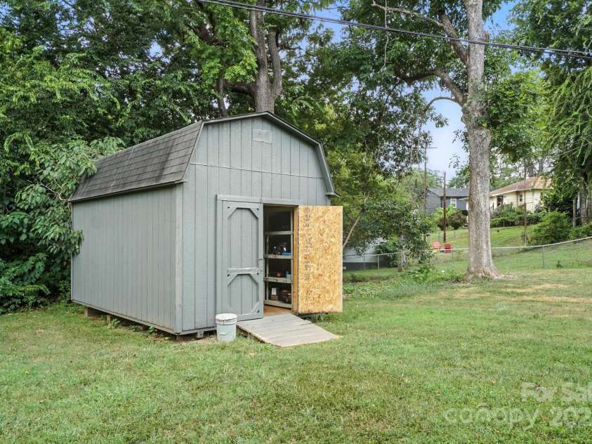 405 Linestowe Drive, Belmont, NC 28012.  MLS# CAR4285875, YatesRealty ID 32814. Workshop