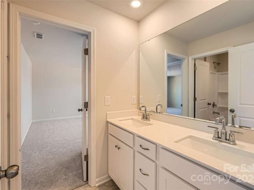 1043 Lookout Shoals Drive, Fort Mill, SC 29715.  MLS# CAR4292274, YatesRealty ID 32815. Full Bath (example)