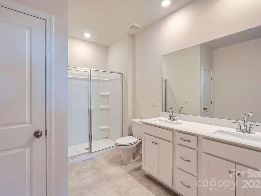 1043 Lookout Shoals Drive, Fort Mill, SC 29715.  MLS# CAR4292274, YatesRealty ID 32815. Full Bath (example)