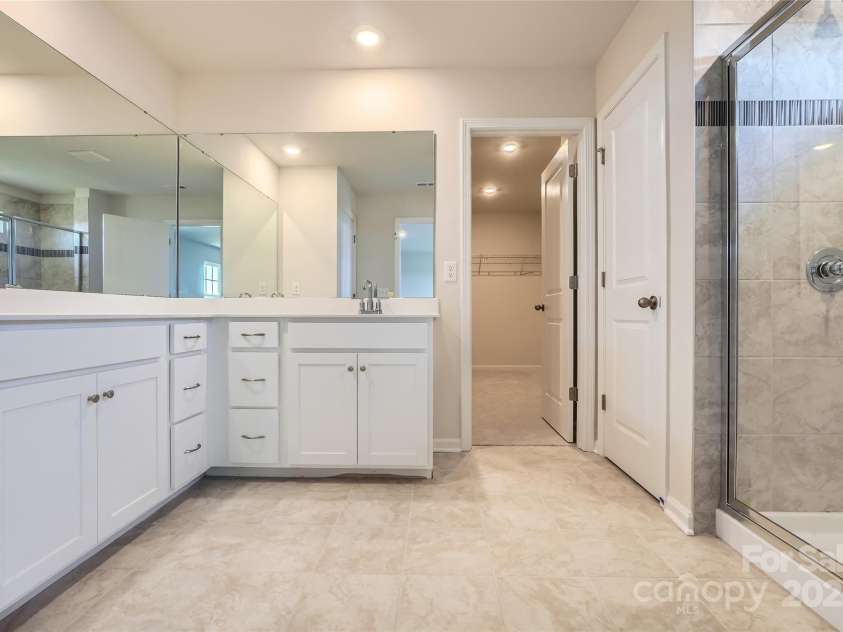 1043 Lookout Shoals Drive, Fort Mill, SC 29715.  MLS# CAR4292274, YatesRealty ID 32815. Owner's Bath (example)