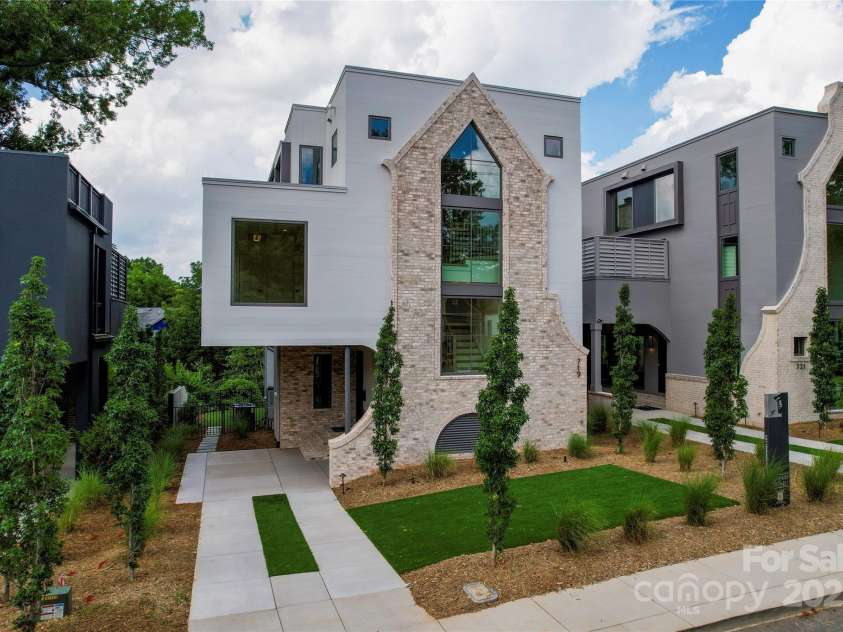 719 Charles Avenue, Charlotte, NC 28205.  MLS# CAR4278426, YatesRealty ID 32817. 