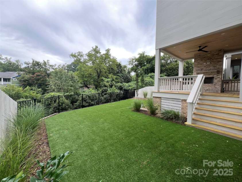 719 Charles Avenue, Charlotte, NC 28205.  MLS# CAR4278426, YatesRealty ID 32817. 