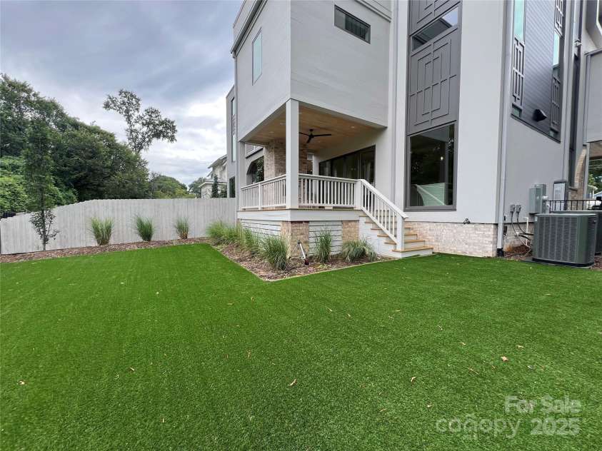 719 Charles Avenue, Charlotte, NC 28205.  MLS# CAR4278426, YatesRealty ID 32817. 