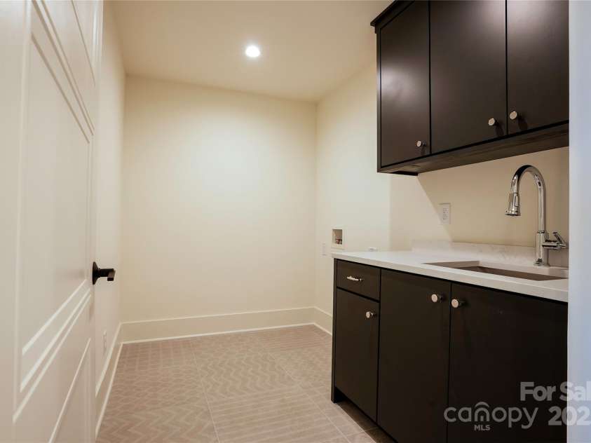 719 Charles Avenue, Charlotte, NC 28205.  MLS# CAR4278426, YatesRealty ID 32817. 