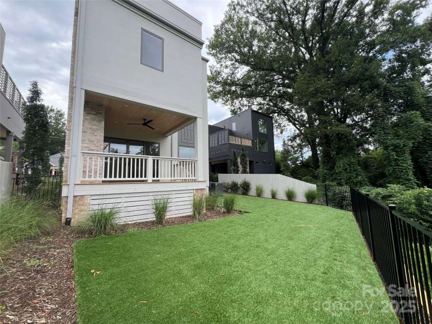 719 Charles Avenue, Charlotte, NC 28205.  MLS# CAR4278426, YatesRealty ID 32817. 
