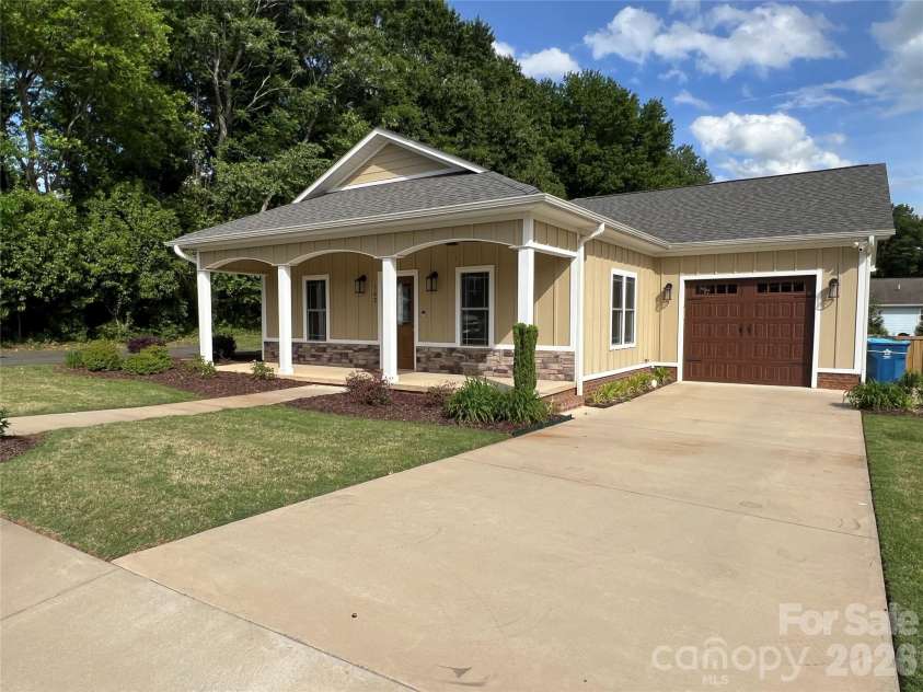162 Red Oak Drive, Forest City, NC 28043.  MLS# CAR4378789, YatesRealty ID 32818. 