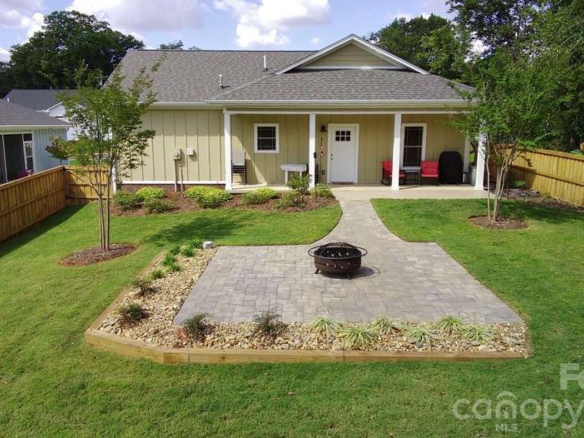 162 Red Oak Drive, Forest City, NC 28043.  MLS# CAR4378789, YatesRealty ID 32818. 