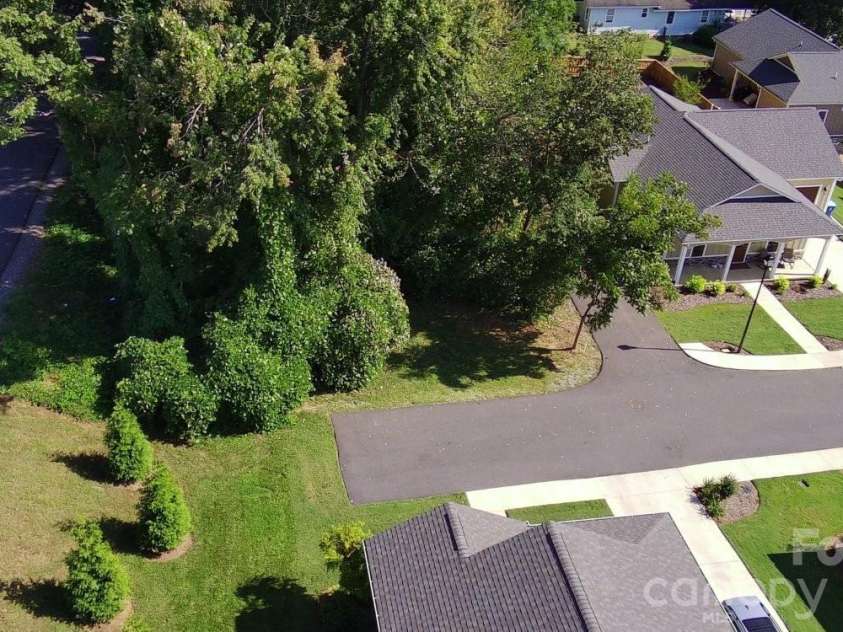 162 Red Oak Drive, Forest City, NC 28043.  MLS# CAR4378789, YatesRealty ID 32818. 